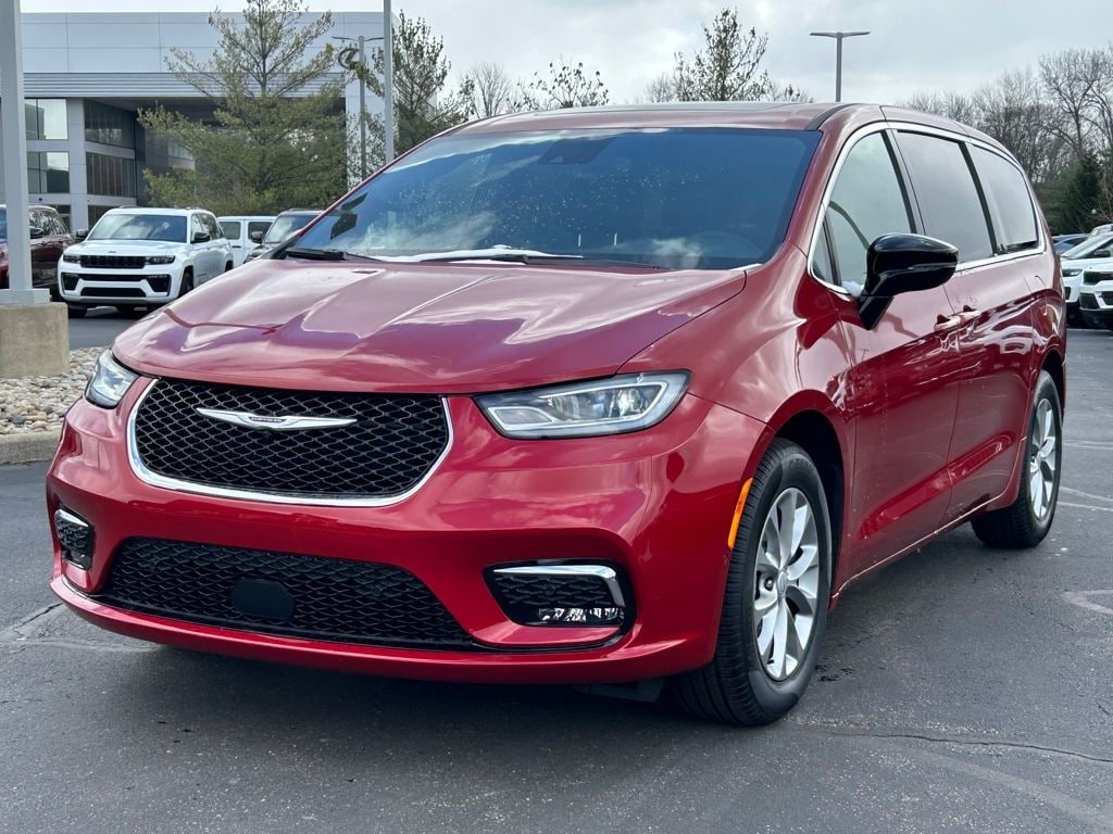 New 2026 Chrysler Pacifica Limited Passenger Van