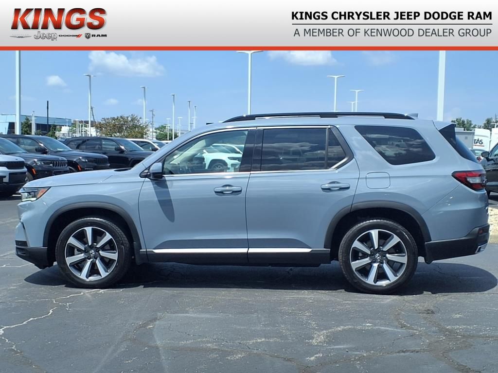 2023 Honda Pilot Touring photo 2