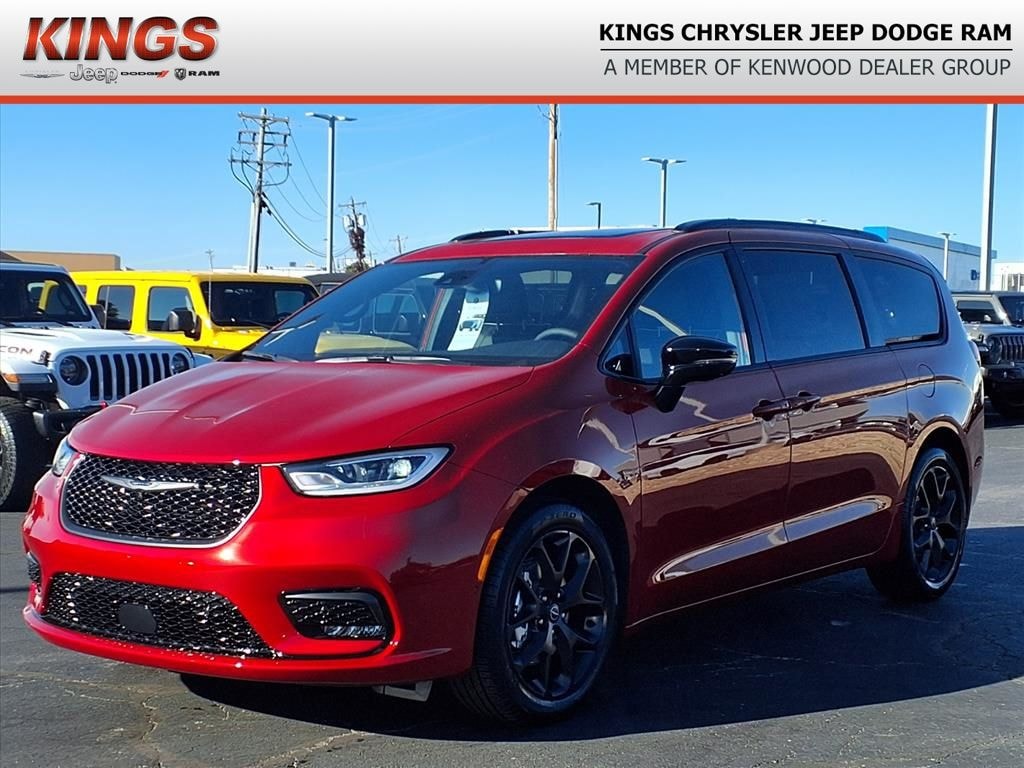 New 2026 Chrysler Pacifica Limited Passenger Van