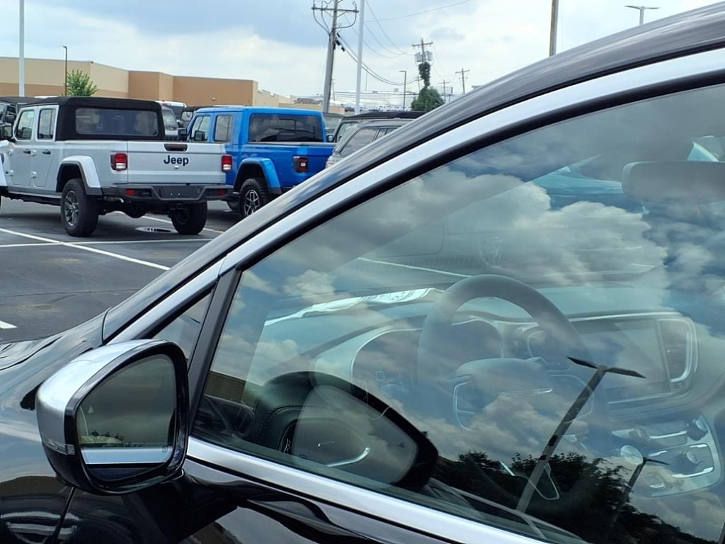 2025 Chrysler Pacifica Pinnacle - Photo 27