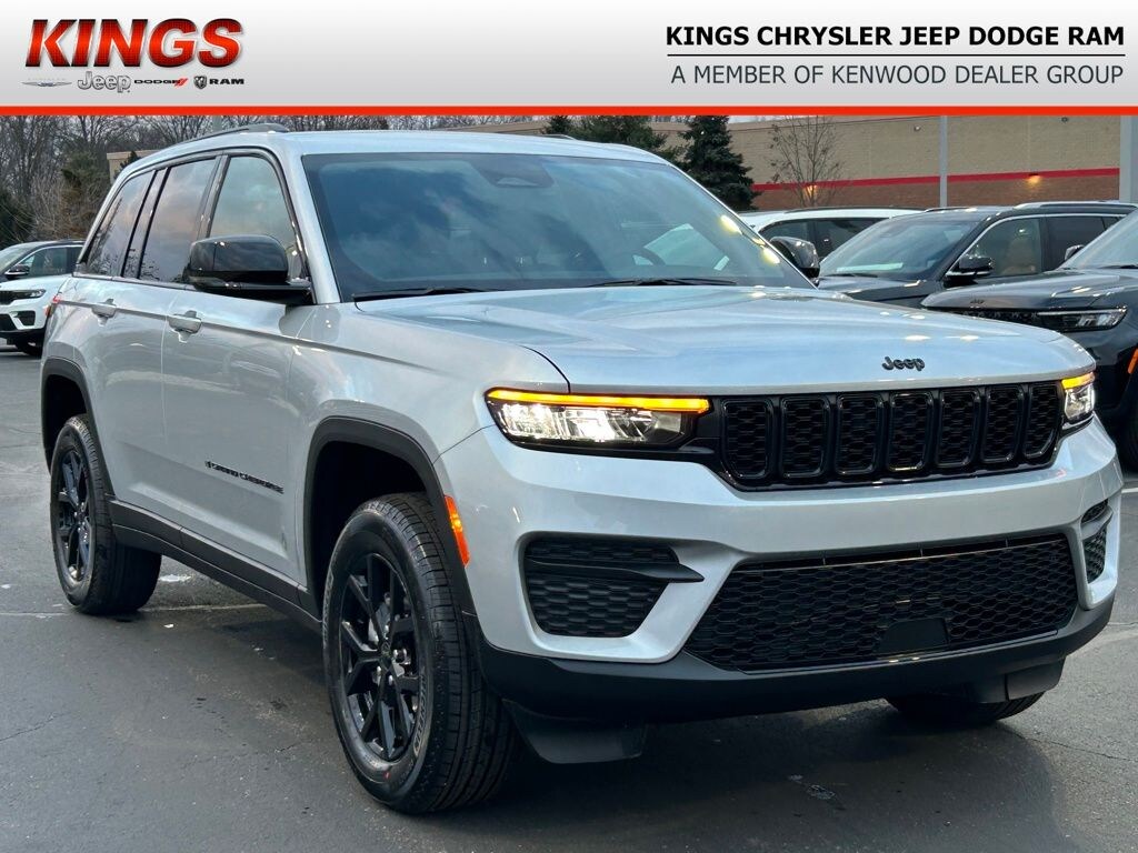 New 2025 Jeep Grand Cherokee Laredo Sport Utility