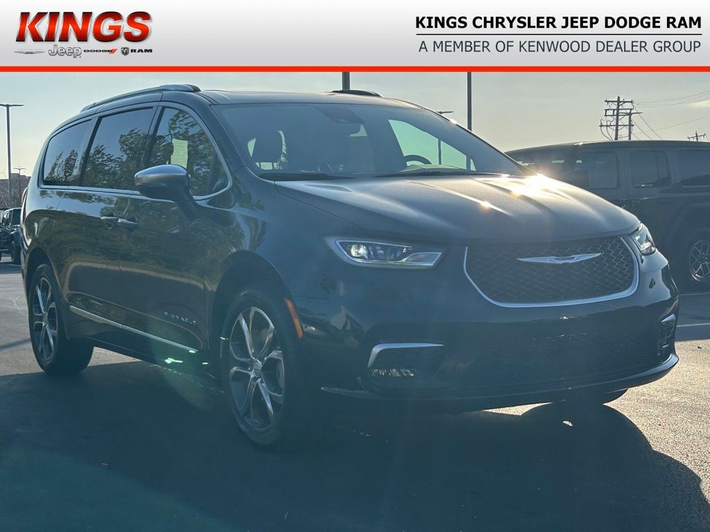 2026 Chrysler Pacifica Pinnacle's photo