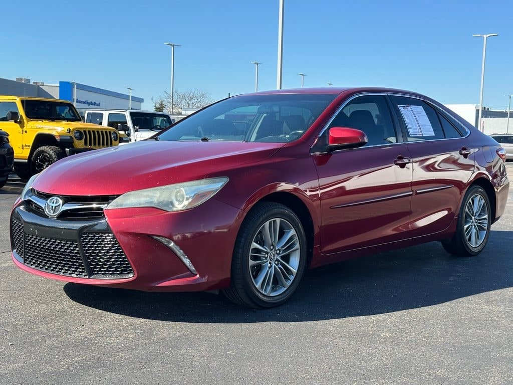 Used 2015 Toyota Camry SE Sedan
