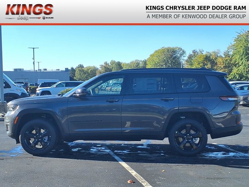 2025 Jeep Grand Cherokee Limited photo 3