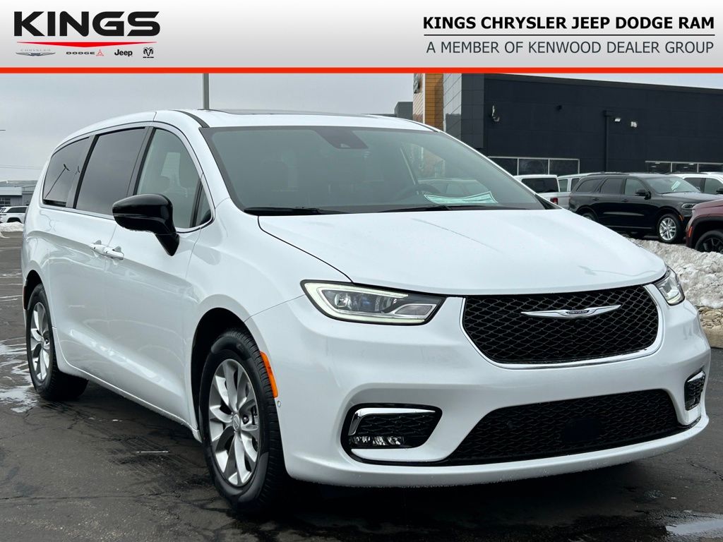 2026 Chrysler Pacifica Limited's photo