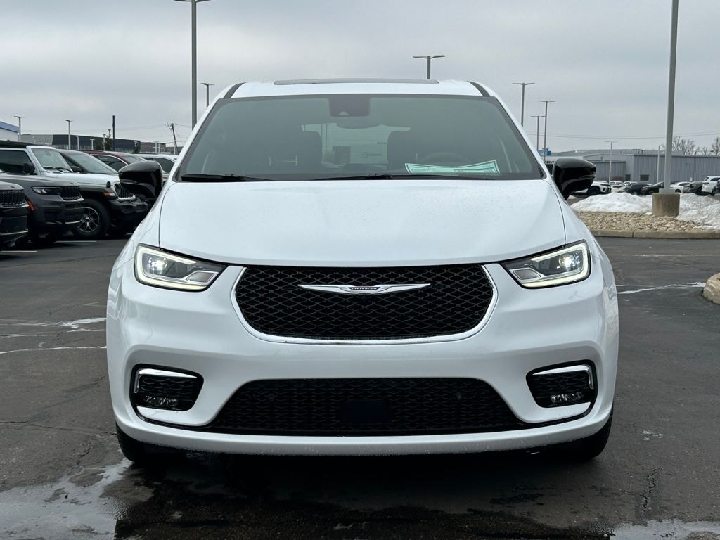 New 2026 Chrysler Pacifica Limited Passenger Van