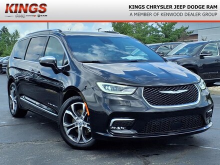 Featured 2025 Chrysler Pacifica Pinnacle Passenger Van for sale in Cincinnati, OH