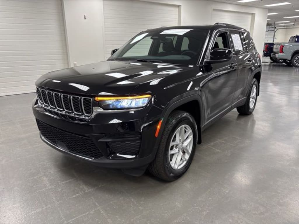 Used 2024 Jeep Grand Cherokee Laredo SUV