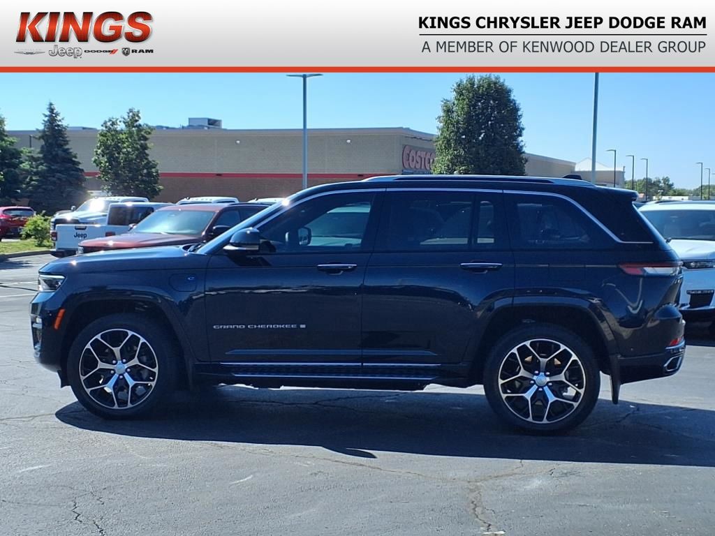 2022 Jeep Cherokee Summit 4xe photo 3