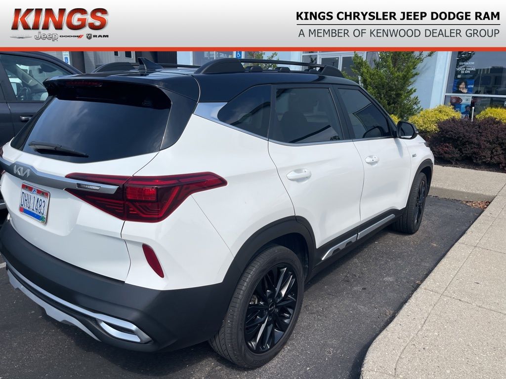 2022 Kia Seltos Nightfall Edition photo 2