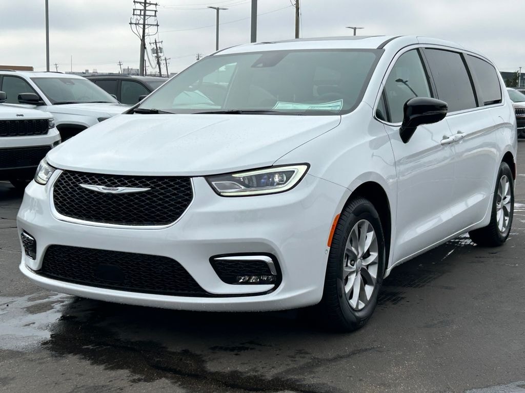 New 2026 Chrysler Pacifica Limited Passenger Van