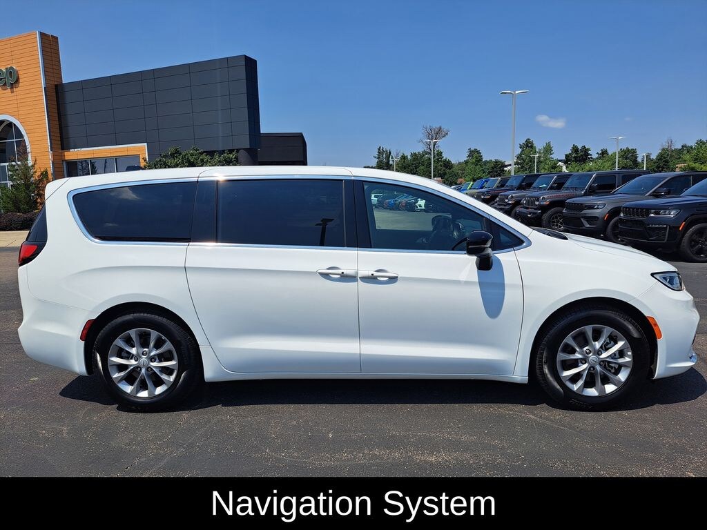 Certified 2026 Chrysler Pacifica Limited Van Passenger Van