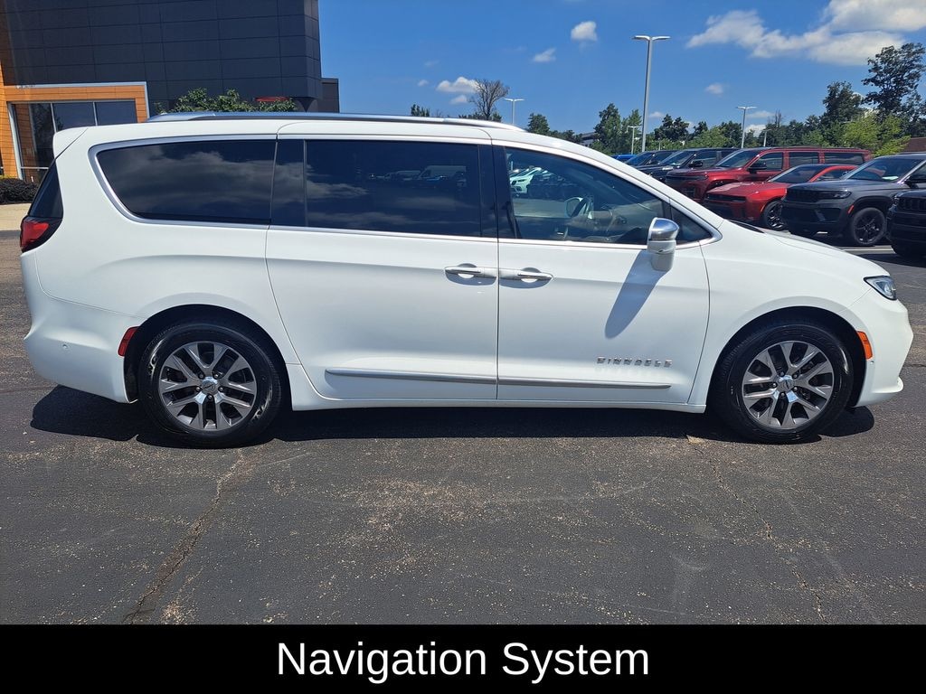 Certified 2022 Chrysler Pacifica Hybrid Pinnacle Van Passenger Van