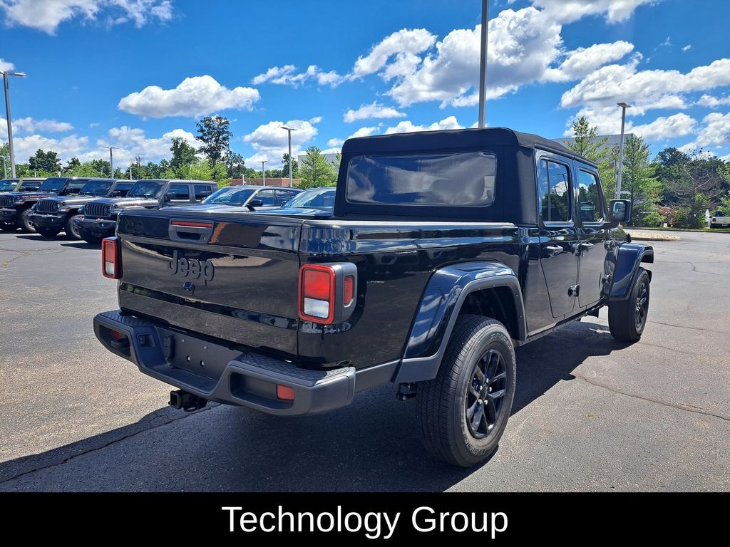 Used 2023 Jeep Gladiator Sport Truck Crew Cab
