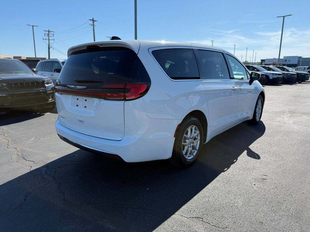 Used 2023 Chrysler Pacifica Touring L Van Passenger Van