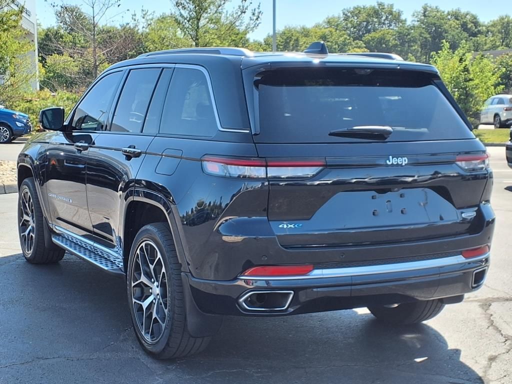 2022 Jeep Cherokee Summit 4xe photo 4