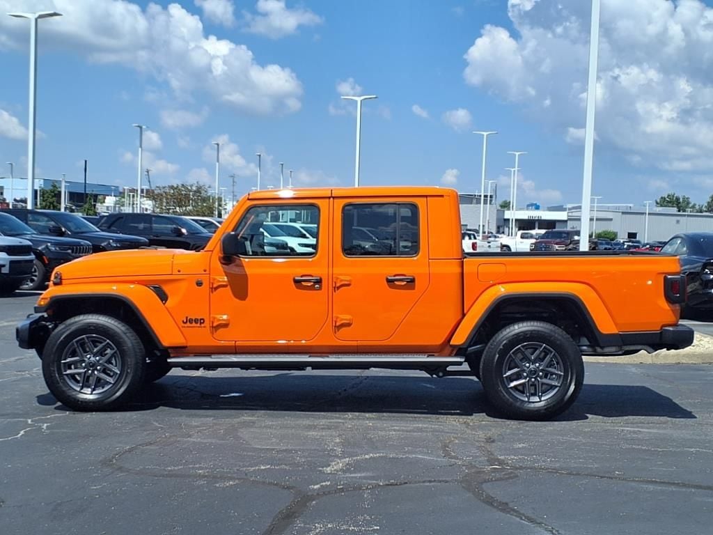 New 2025 Jeep Gladiator Sport S Pickup