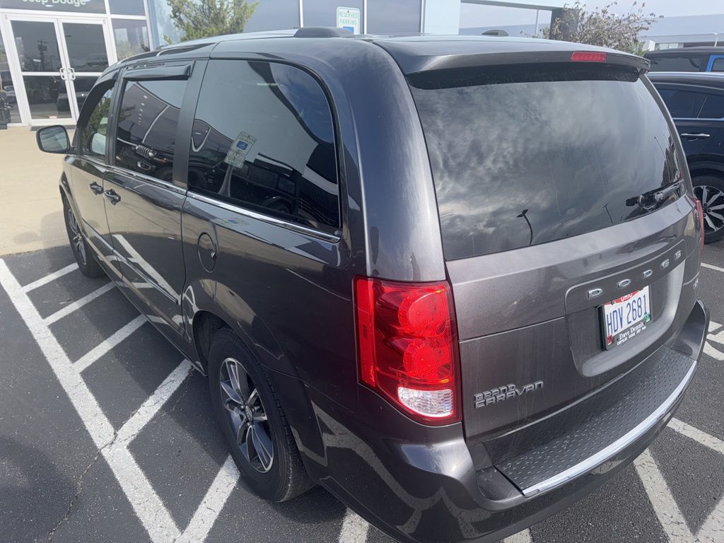 2017 Dodge Grand Caravan SXT photo 3