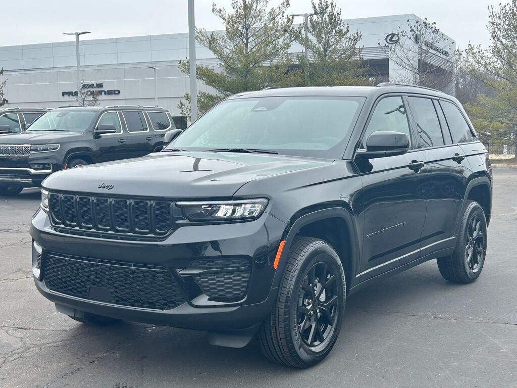 New 2025 Jeep Grand Cherokee Laredo Sport Utility