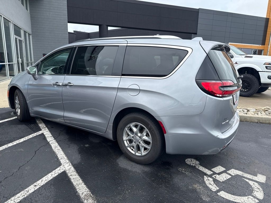 Used 2021 Chrysler Pacifica Touring L Van Passenger Van