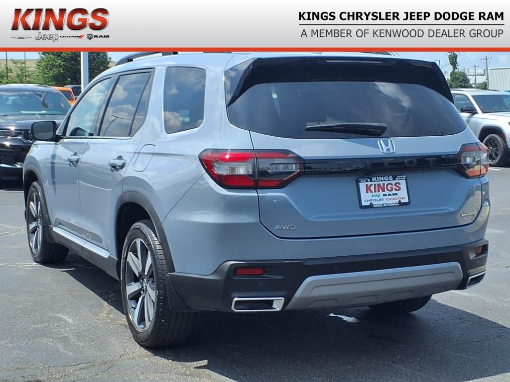 2023 Honda Pilot Touring photo 3