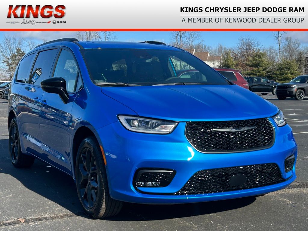 2026 Chrysler Pacifica Limited's photo