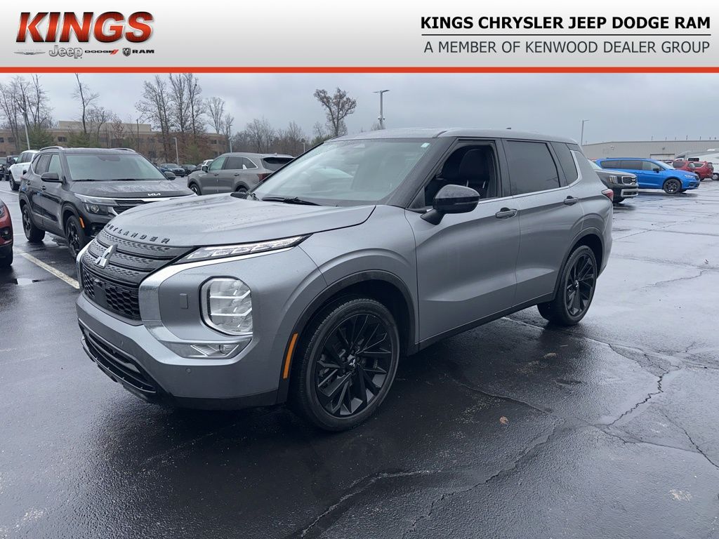 2022 Mitsubishi Outlander Black Edition's photo