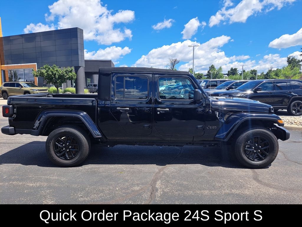 Used 2023 Jeep Gladiator Sport Truck Crew Cab