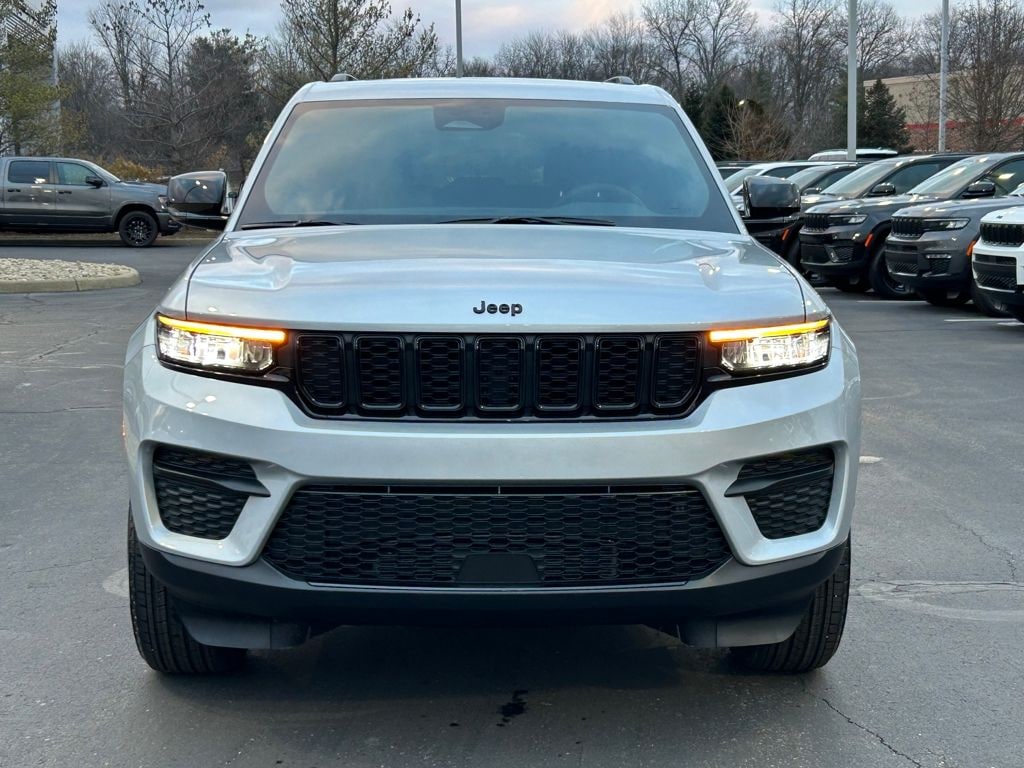 New 2025 Jeep Grand Cherokee Laredo Sport Utility