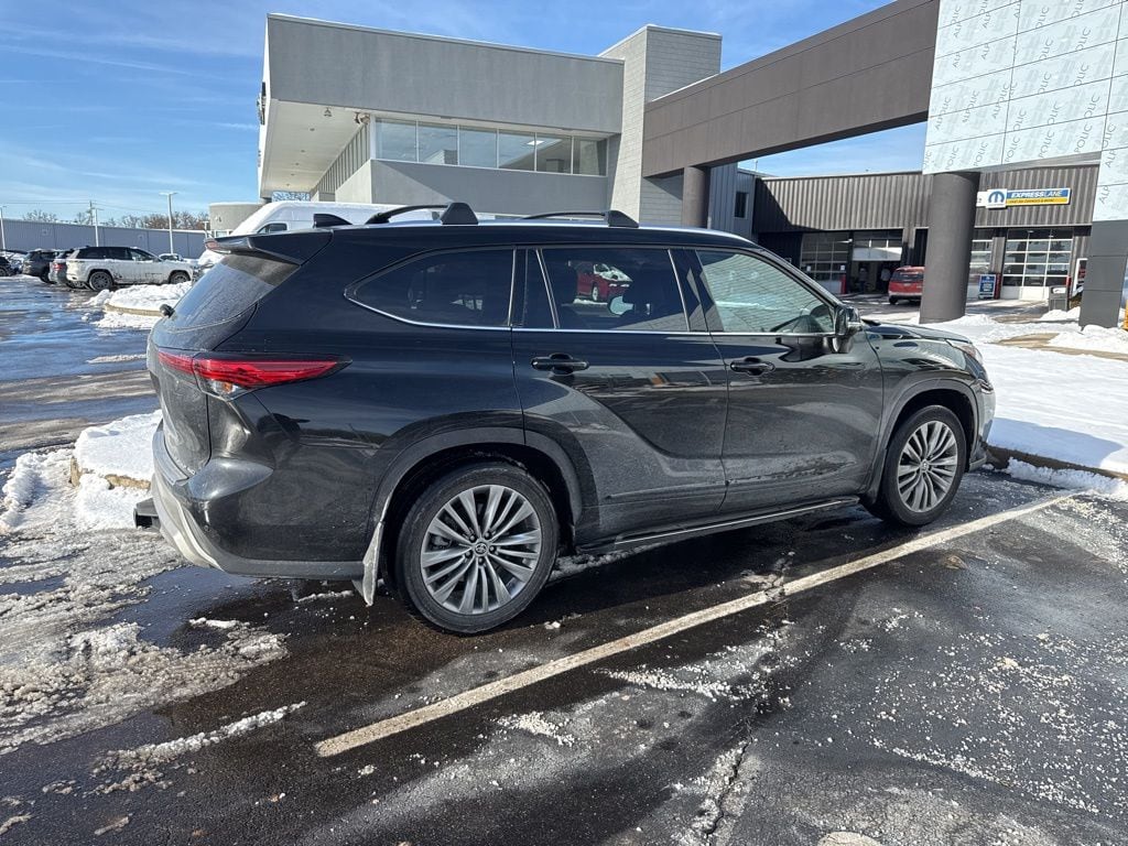 Used 2021 Toyota Highlander Platinum SUV
