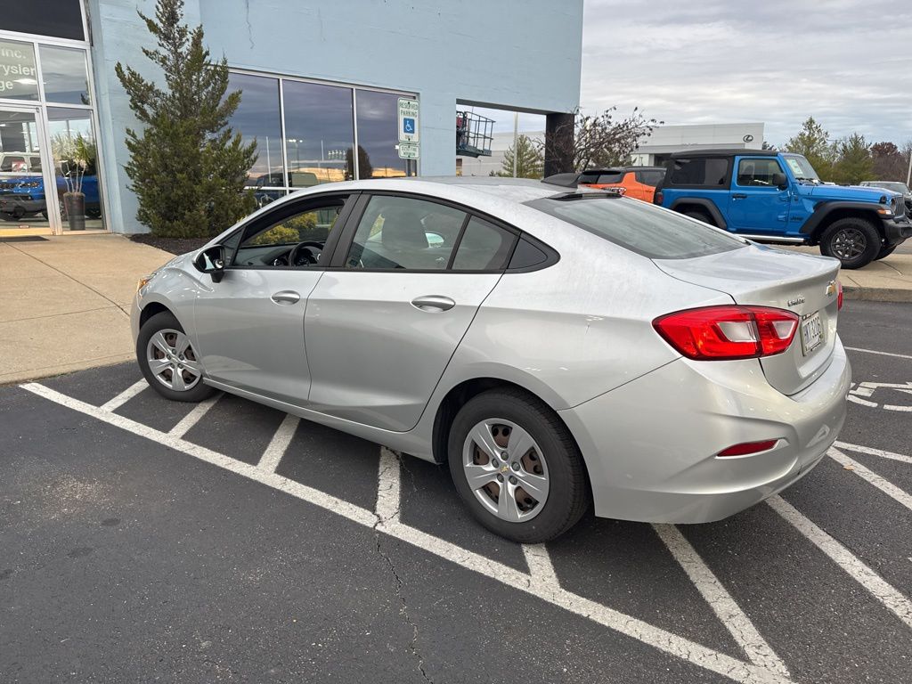 2018 Chevrolet Cruze LS photo 3