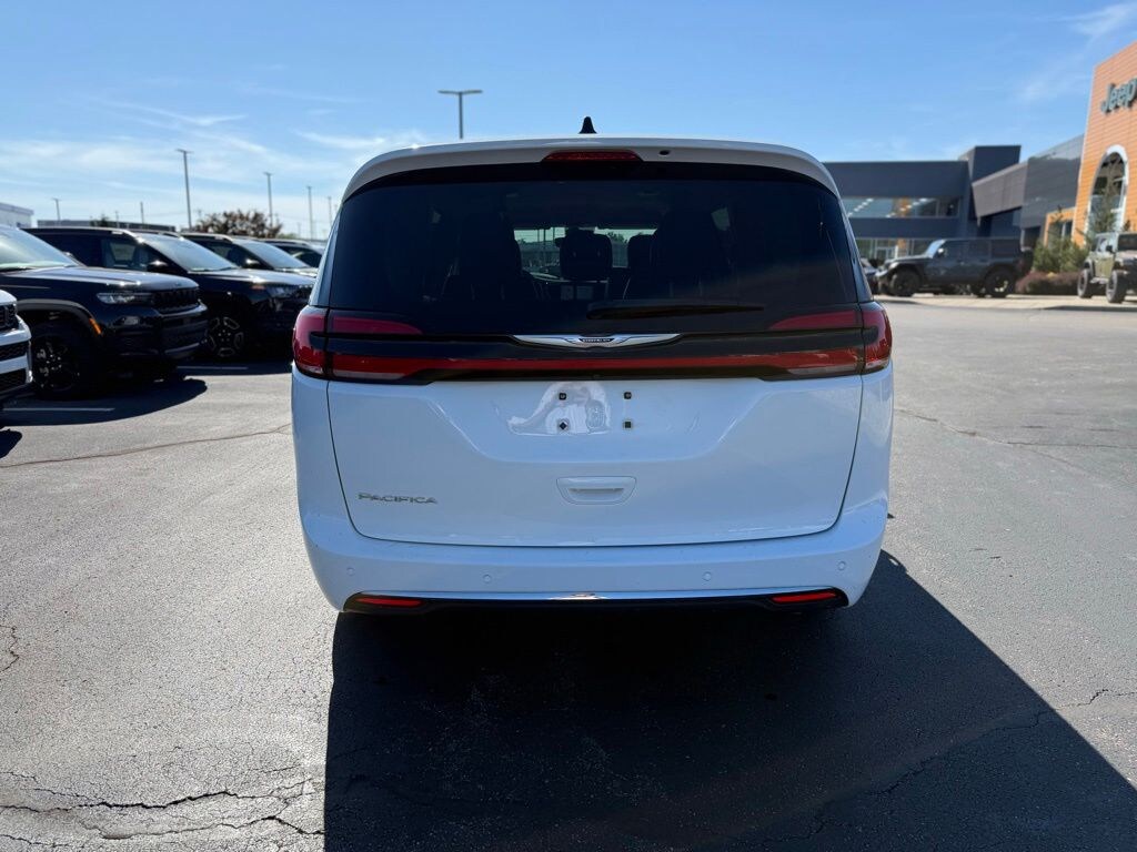 Used 2023 Chrysler Pacifica Touring L Van Passenger Van