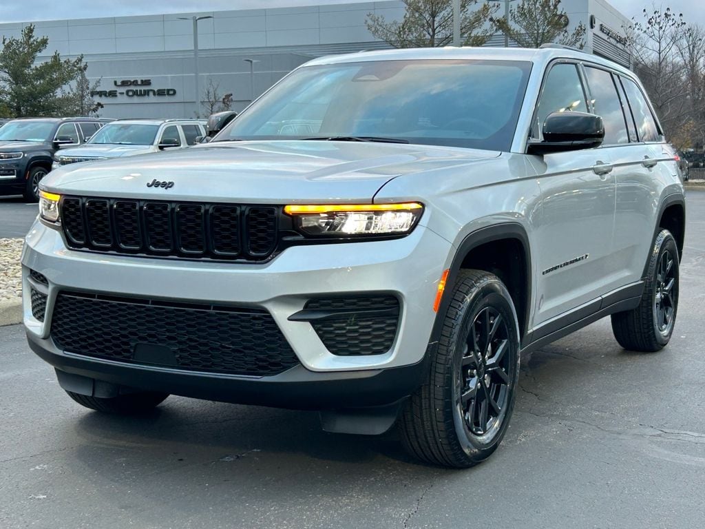 New 2025 Jeep Grand Cherokee Laredo Sport Utility