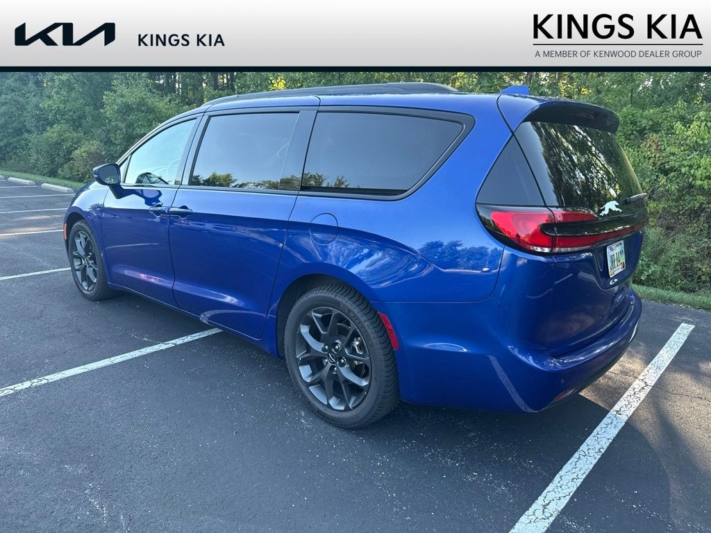 Used 2021 Chrysler Pacifica Touring Minivan/Van