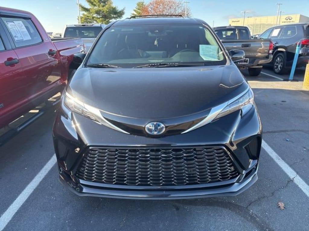 Used 2022 Toyota Sienna XSE Van Passenger Van