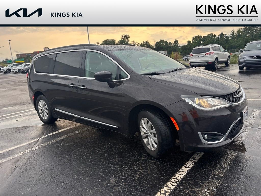 Used 2017 Chrysler Pacifica Touring L Minivan/Van