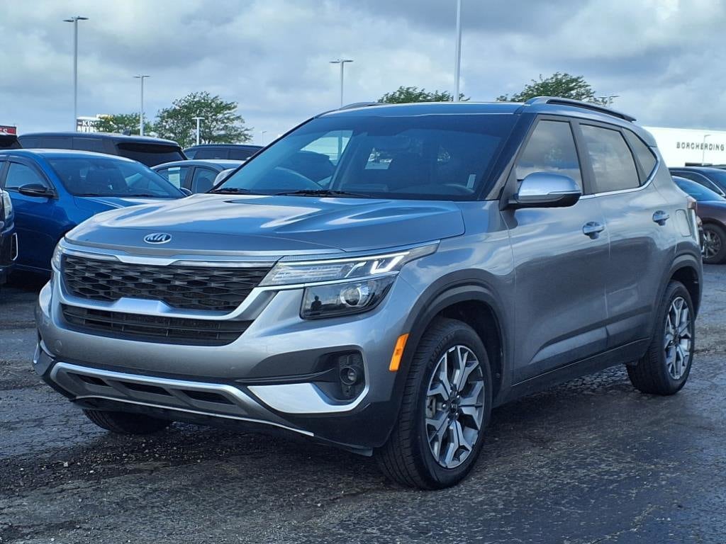 Used 2021 Kia Seltos EX with VIN KNDERCAA7M7114238 for sale in Cincinnati, OH