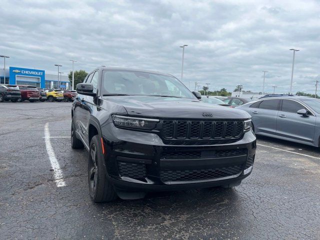 2022 Jeep Grand Cherokee Altitude photo 4