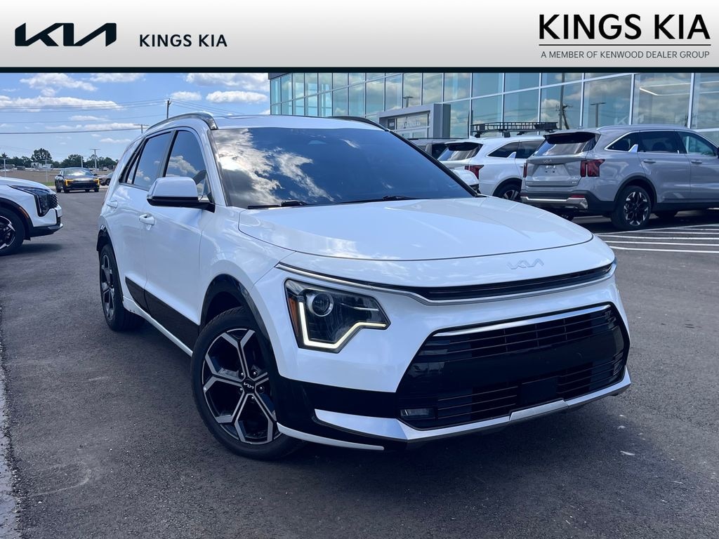 Used 2023 Kia Niro EX Touring SUV
