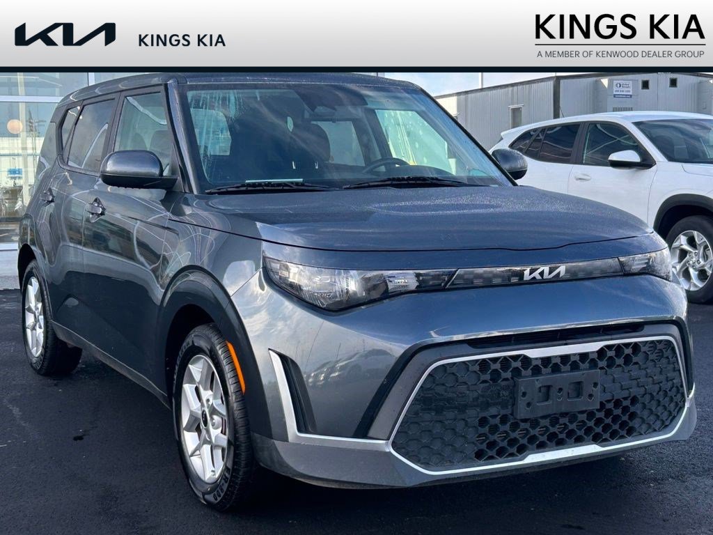 2023 Kia Soul LX's photo