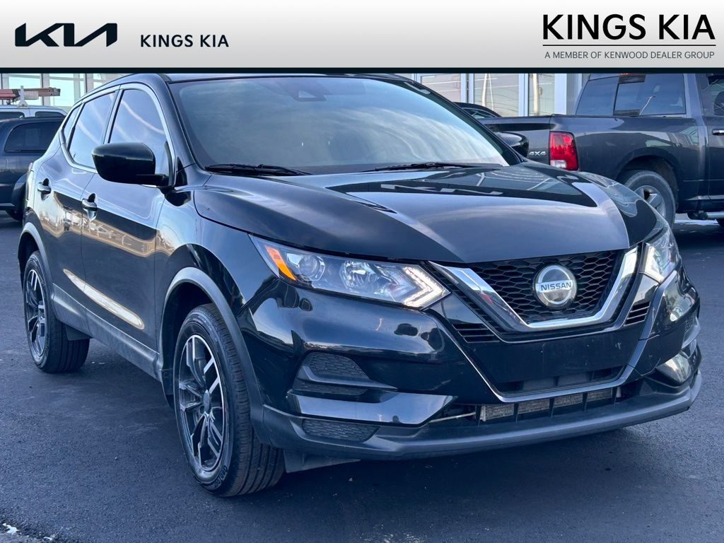 2022 Nissan Rogue Sport S's photo