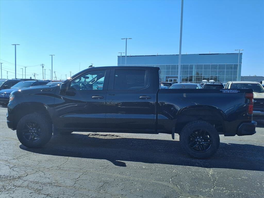 2024 Chevrolet Silverado 1500 Custom Trail Boss photo 3