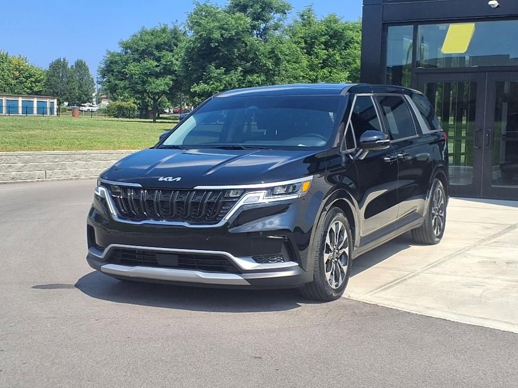 Used 2024 Kia Carnival EX MPV