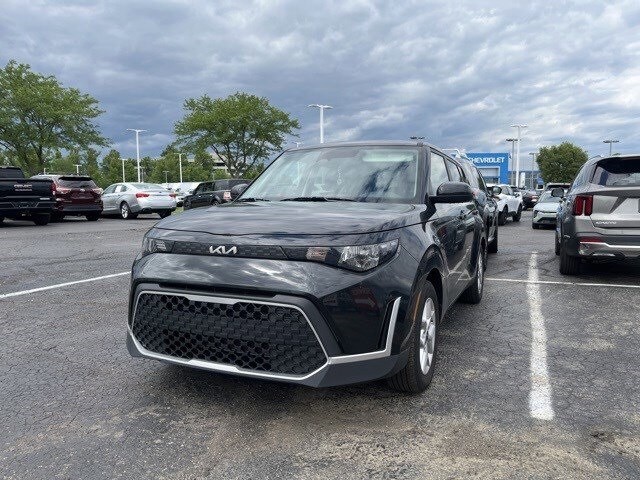 2023 Kia Soul LX photo 2