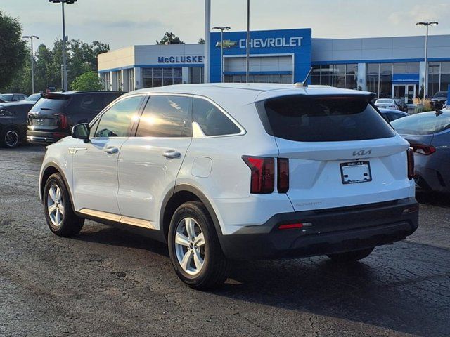 2023 Kia Sorento LX photo 4