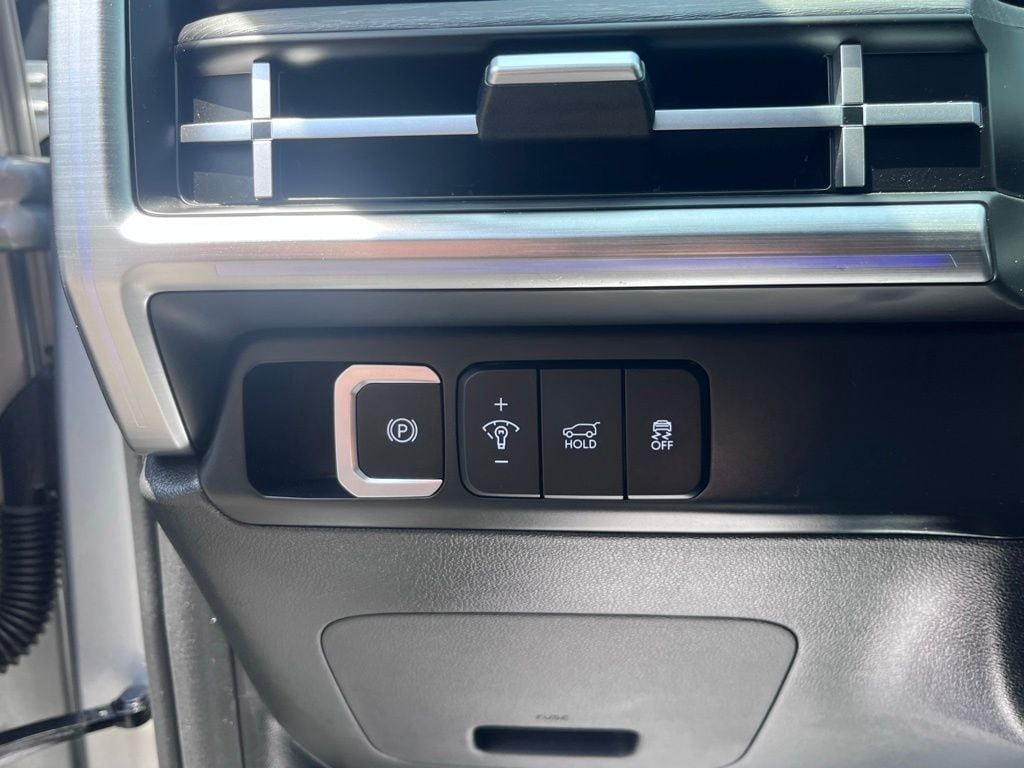 2025 Hyundai Santa Fe Limited - Photo 11