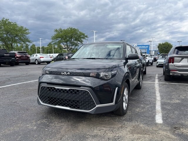 2023 Kia Soul LX photo 2