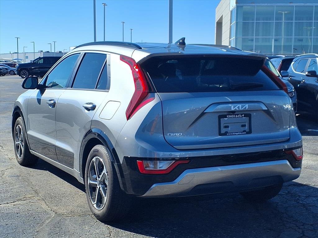 2023 Kia Niro SX photo 2