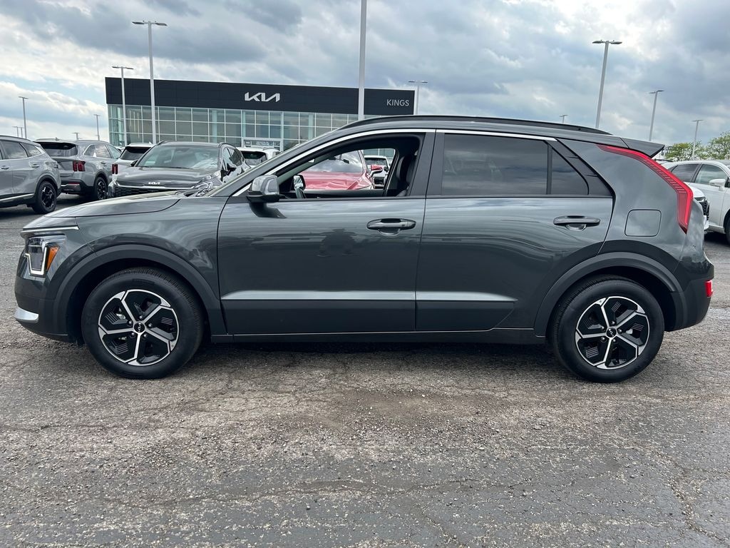 Used 2023 Kia Niro EX SUV