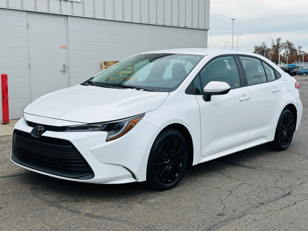 2024 Toyota Corolla LE photo 3